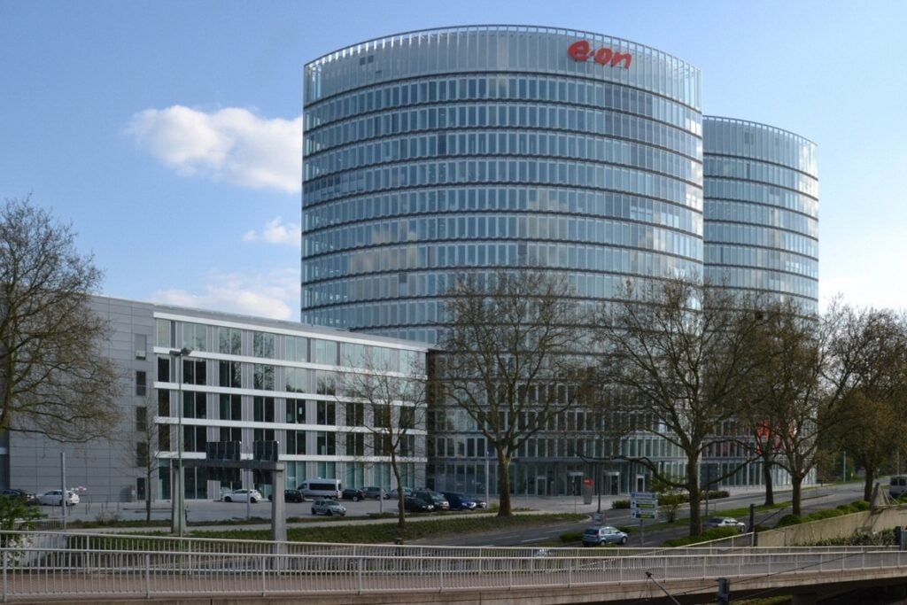 E.On's adjusted EBIT rose by 9% to €3.2 billion (£2.9 billion).