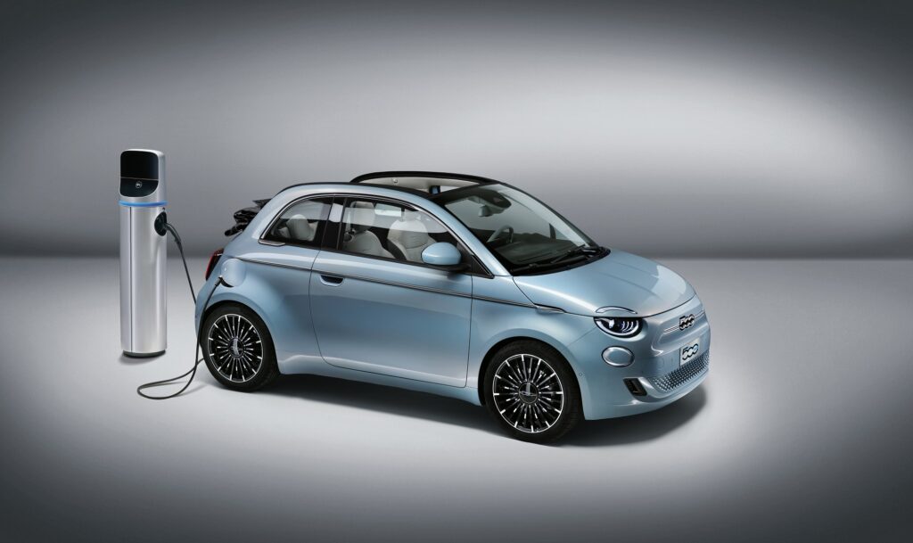 Fiat 500 EVs will be used for the initial phase of the trial. Image: Kaluza.