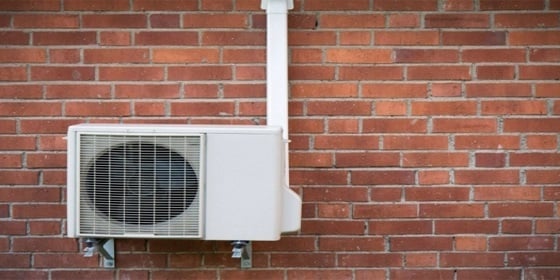 The report argues that strong government intervention is essential to upscale heat pump deployment. Image: Parliament UK.