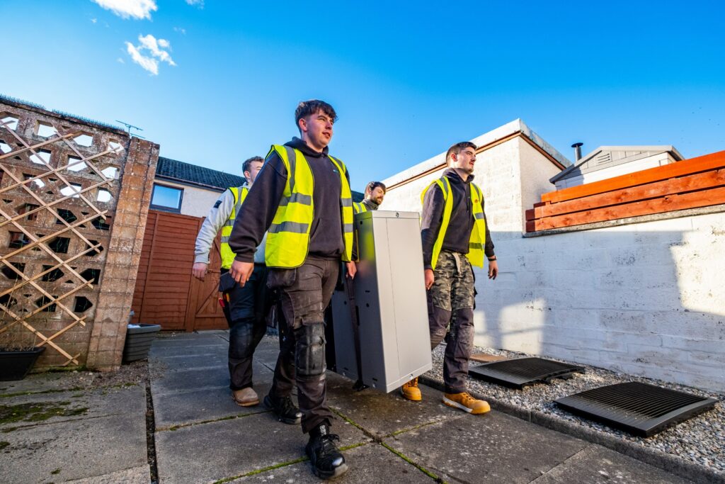 Heat pump and home heat battery system the first of 150 to be installed as part of the Re-HEAT project. Image: SSEN.