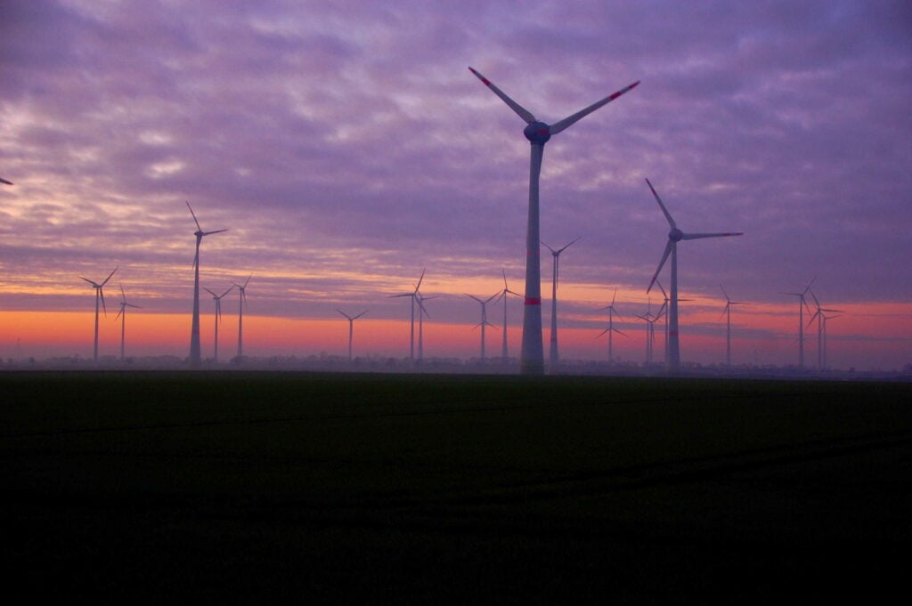 ECIU estimates that each onshore wind farm can produce 9MW for each square kilometre of space. Image: Pxfuel.