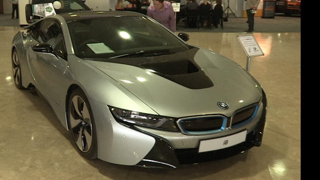 BMW praises British-built i8 engine