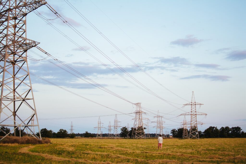64% of people support development of new grid infrastructure, says RenewableUK. Image: Pxhere.