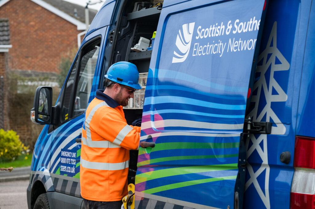 SSEN engineers conducting health and safety checks. Image: SSEN