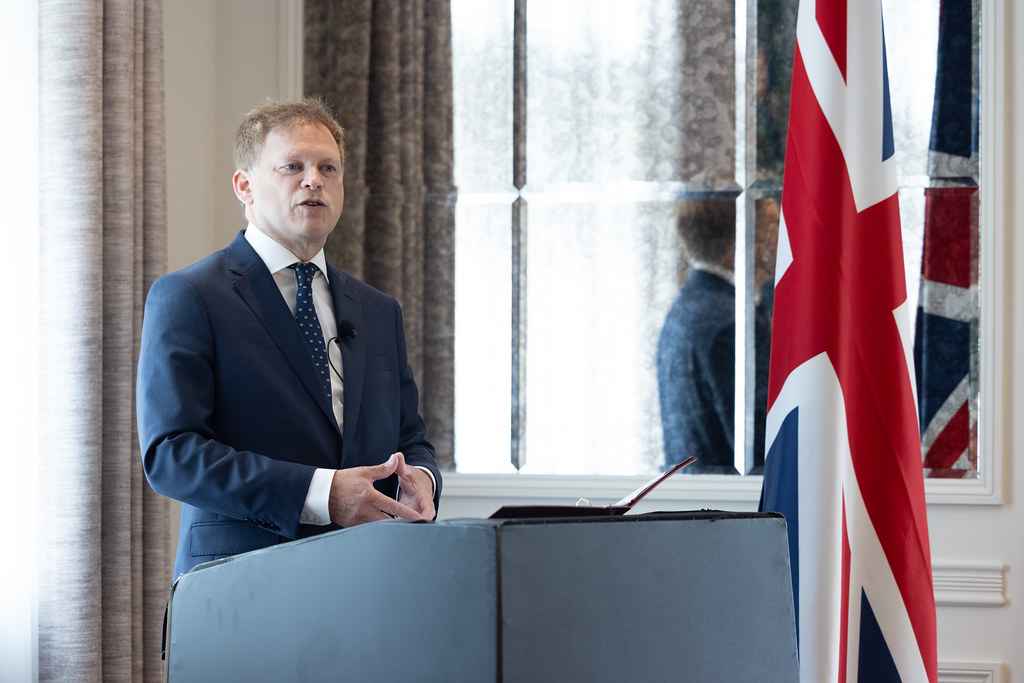 10/07/2023. Windsor, United Kingdom. Secretary of State for Energy Security and Net Zero Grant Shapps and United States Special Presidential Envoy for Climate John Kerry attend the Climate Finance Mobilisation Forum. Picture by Lauren Hurley / DESNZ