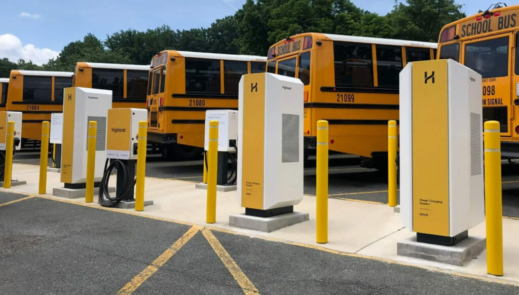 Image of electric buses at chargepoint in the US.