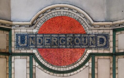 1024px-Mosaic_Underground_roundel,_Maida_Vale