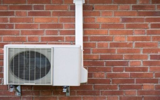 The report argues that strong government intervention is essential to upscale heat pump deployment. Image: Parliament UK.