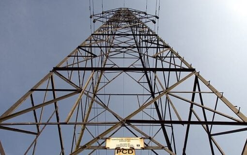 High_Tension_Pylon_next_to_the_River_Hull_geograph_1809496 (1)