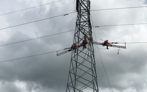 Installation of the Smart Wires technology. Image: UKPN