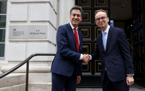 Ed miliband meets civil servant outside the department for energy and net zero