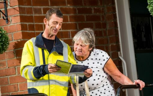 SSEN technician talking to a local resident. Image: SSEN Transmission