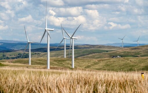UK gov lifts ‘de facto’ ban on onshore wind farms. Image: Ed White (Pixabay).